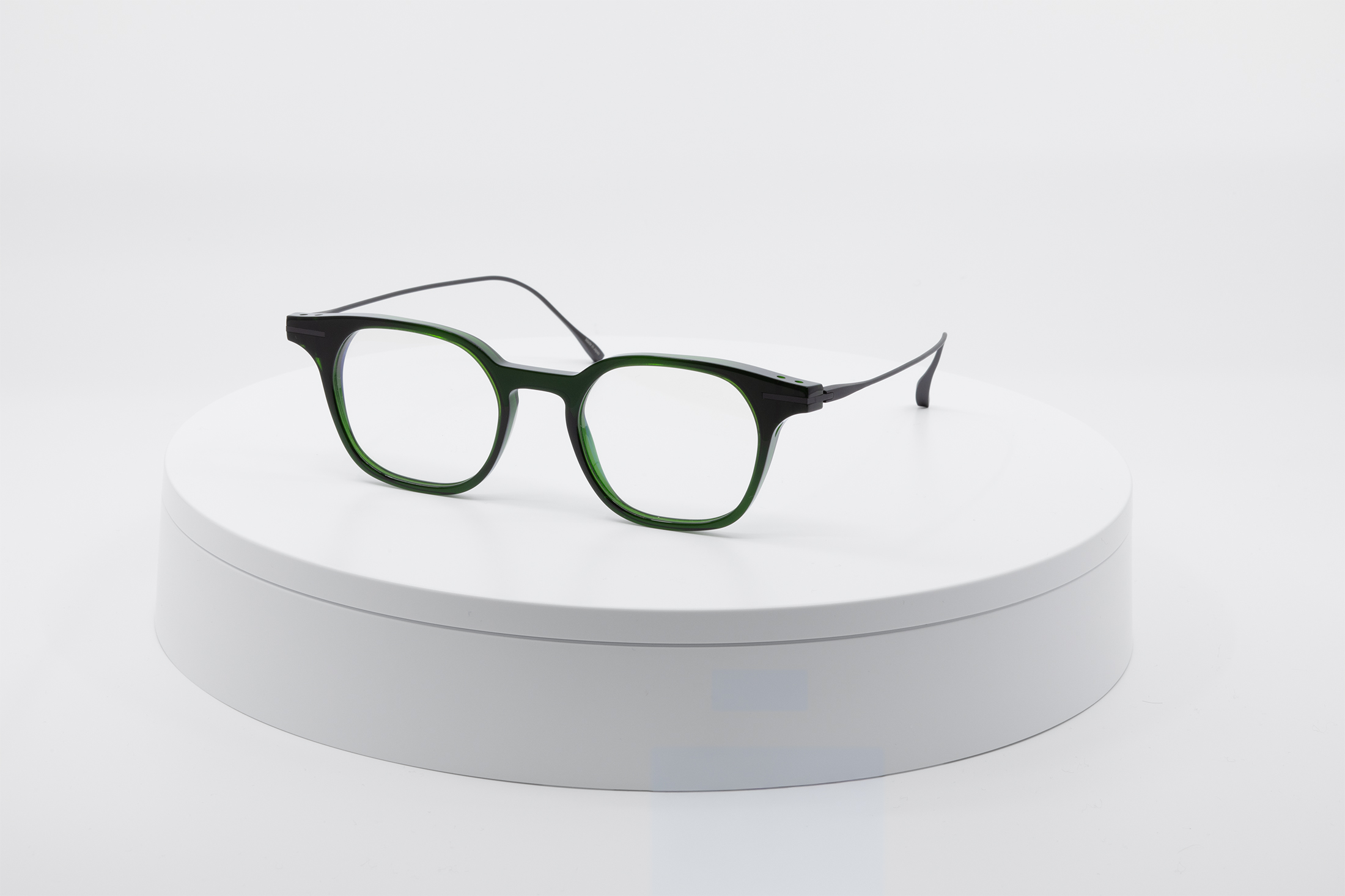 Apr·42 — White-Gold Unfinished angled